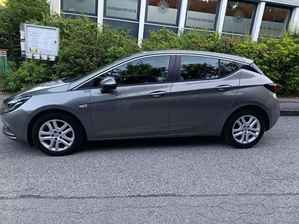 Gebraucht Opel Astra Edition 125 PS (91 kW) 2015 Beige Limousine