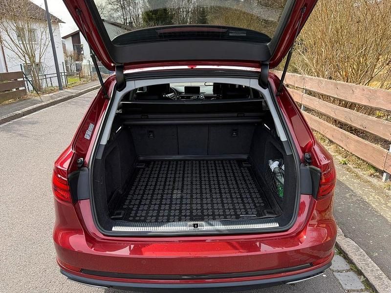 Gebraucht Audi A4 S-Line 190 PS (139 kW) 2019 Rot Kombi