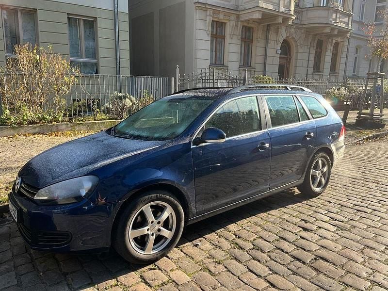 Gebraucht VW Golf VI 105 PS (77 kW) 2011 Blau Kleinwagen