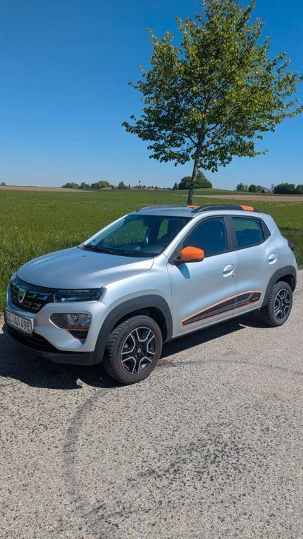 Grau Gebraucht 2022 Dacia Spring Comfort Plus Kleinwagen | 10.099 € - Bild 1/4
