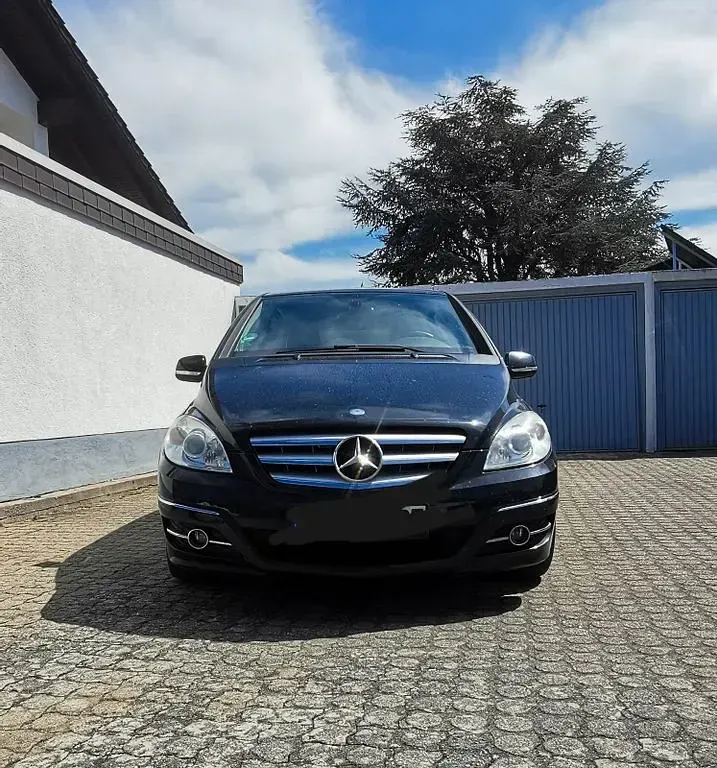 Gebraucht Mercedes B160 95 PS (69 kW) 2010 Schwarz Kleinwagen