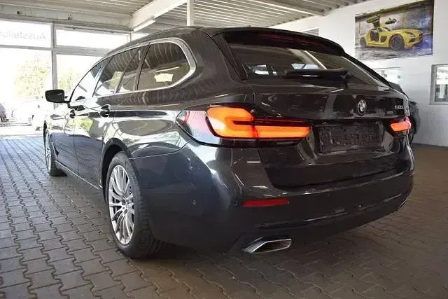 Używany BMW 520 Performance 190 KM (139 kW) 2021 Szary Sedan/Limuzyna