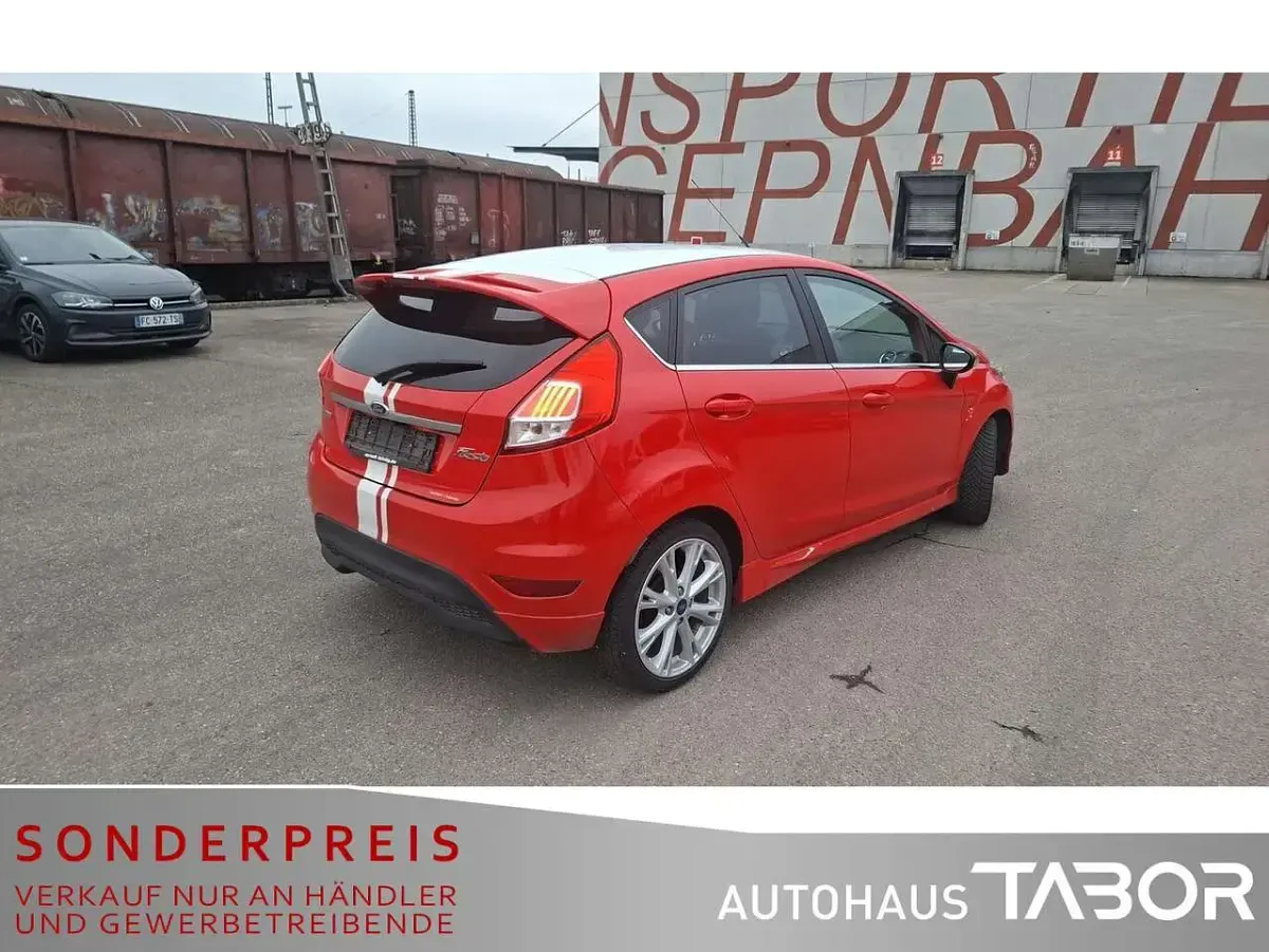 Gebraucht Ford Fiesta Titanium 101 PS (74 kW) 2015 Race red Kleinwagen