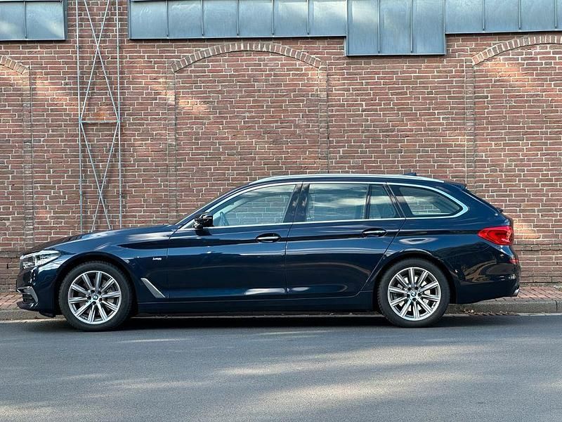 Blau Gebraucht 2017 BMW 530 Luxury Line Kombi | 18.500 € (Teuer) - Bild 1/4