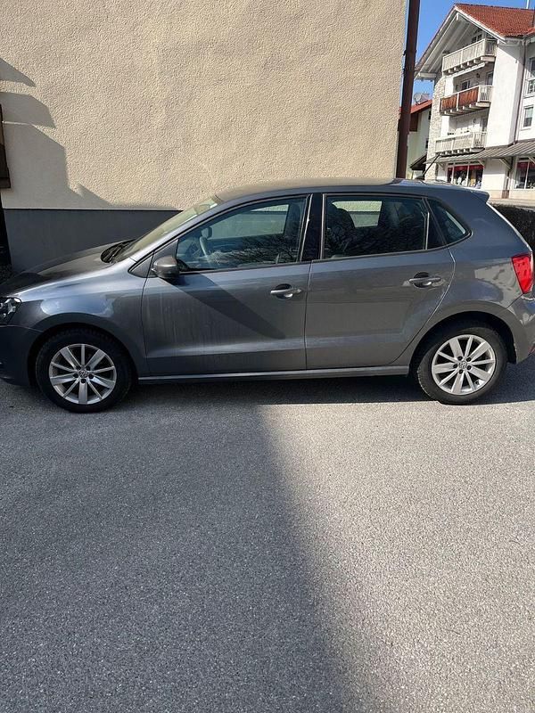 Gebraucht VW Polo 75 PS (55 kW) 2015 Grau Kleinwagen
