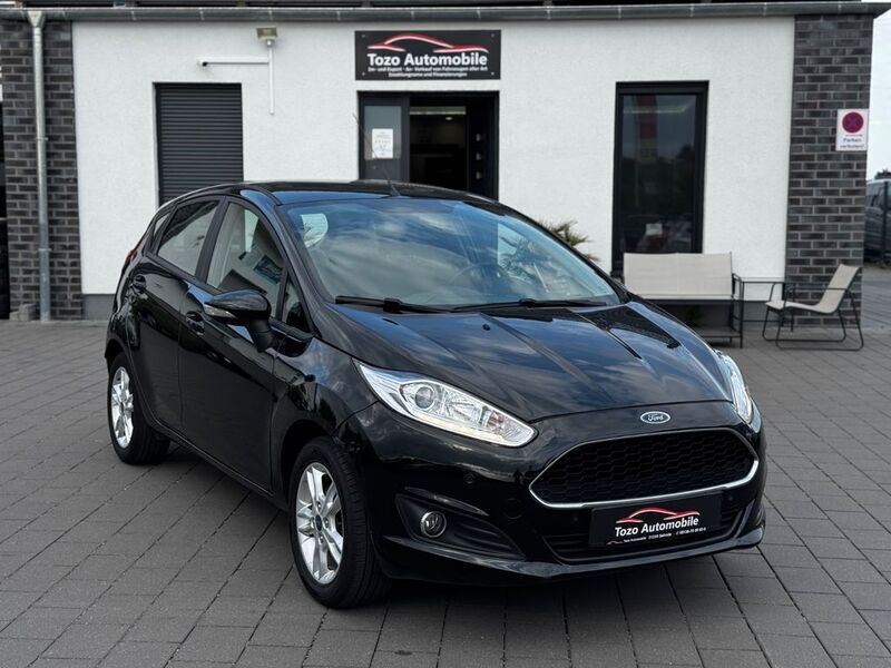 Schwarz Gebraucht 2016 Ford Fiesta Celebration Kleinwagen | 5.900 € (Guter Preis) - Bild 1/4