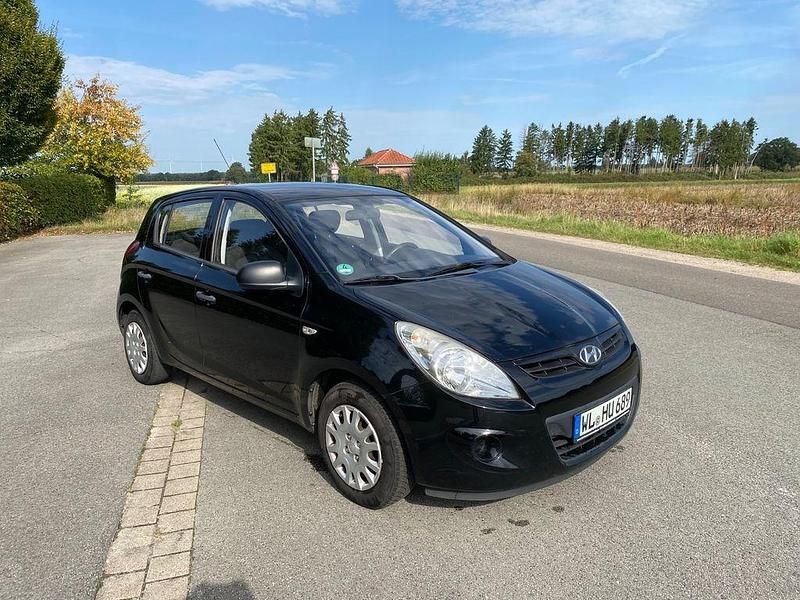 Schwarz Gebraucht 2012 Hyundai i20 Comfort Limousine | 2.300 € (Superpreis) - Bild 1/4