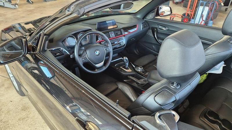 Gebraucht BMW 220 Sport Line 184 PS (135 kW) 2018 Schwarz Cabrio