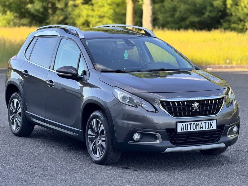 Grau Gebraucht 2019 Peugeot 2008 Style SUV | 13.550 € (Fairer Preis) - Bild 1/4