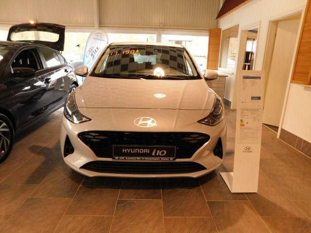 Grau Gebraucht 2024 Hyundai i10 Prime Kleinwagen | 17.190 € (Fairer Preis) - Bild 1/4
