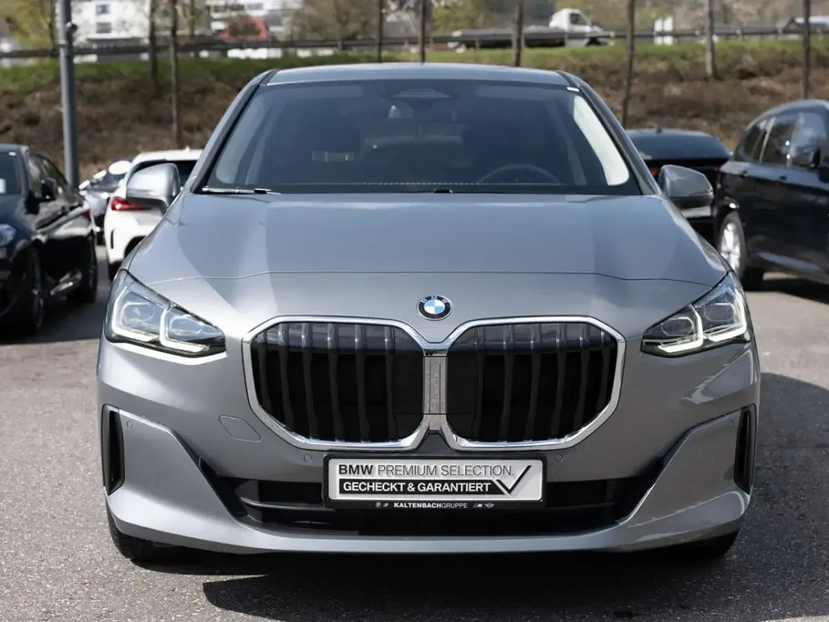Gebraucht BMW 220 Active Tourer 170 PS (125 kW) 2025 Grau Van / Kleinbus