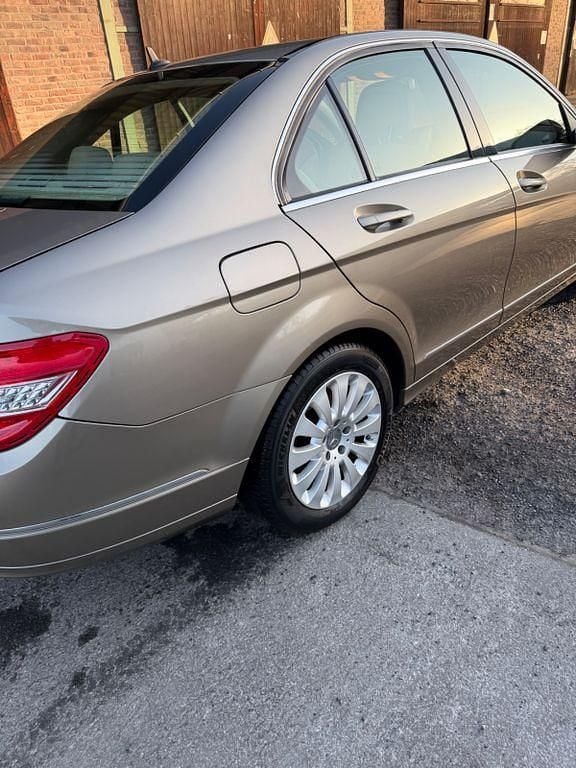 Second-hand Mercedes C200 Elegance 186 CP (136 kW) 2007 Auriu Berlinǎ