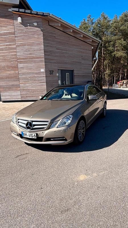 Gebraucht 2012 Mercedes E300 Coupé | 18.000 € (Teuer) - Bild 1/4