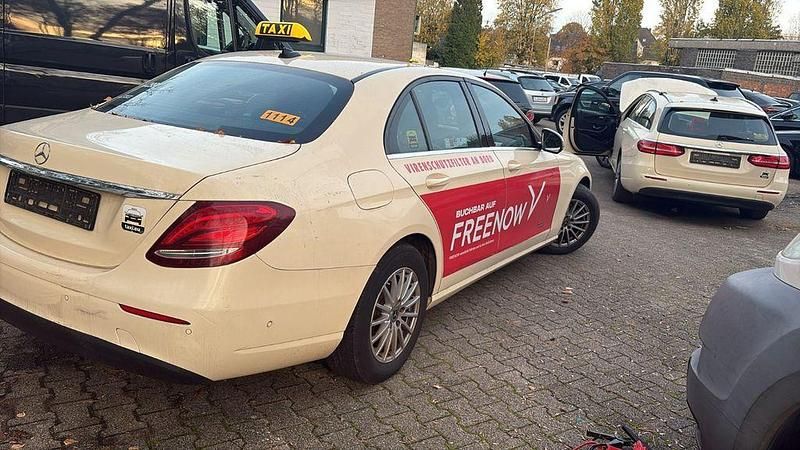 Gebraucht Mercedes E200 150 PS (110 kW) 2019 Gelb Limousine