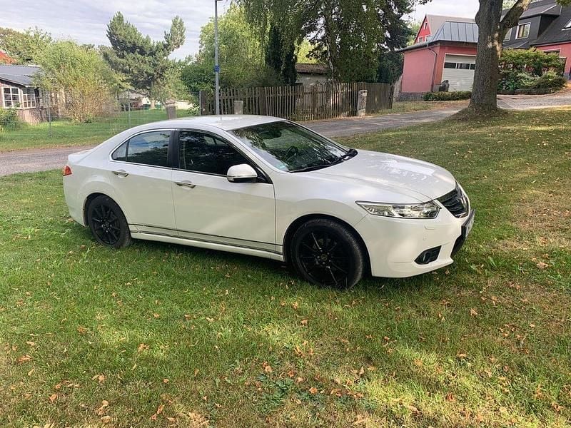 Weiß Gebraucht 2014 Honda Accord Lifestyle Limousine | 10.500 € (Fairer Preis) - Bild 1/4