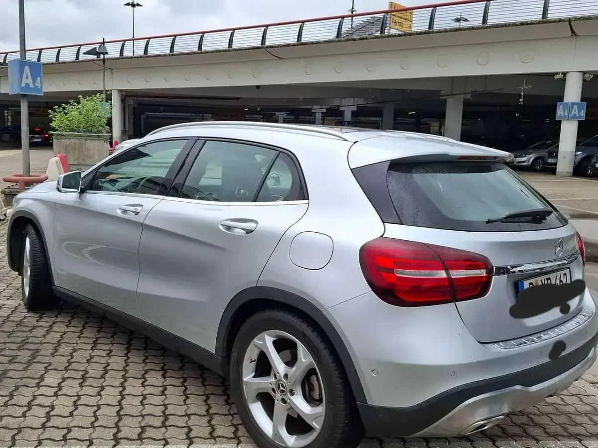 Gebraucht Mercedes GLA180 Style 136 PS (100 kW) 2020 Silber SUV
