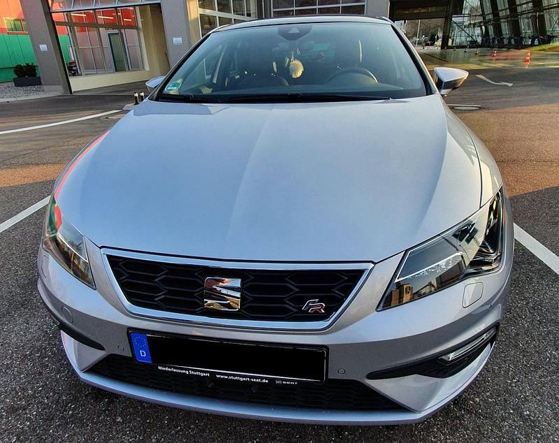 Silber Gebraucht 2018 Seat Leon FR Limousine | 14.999 € - Bild 1/4