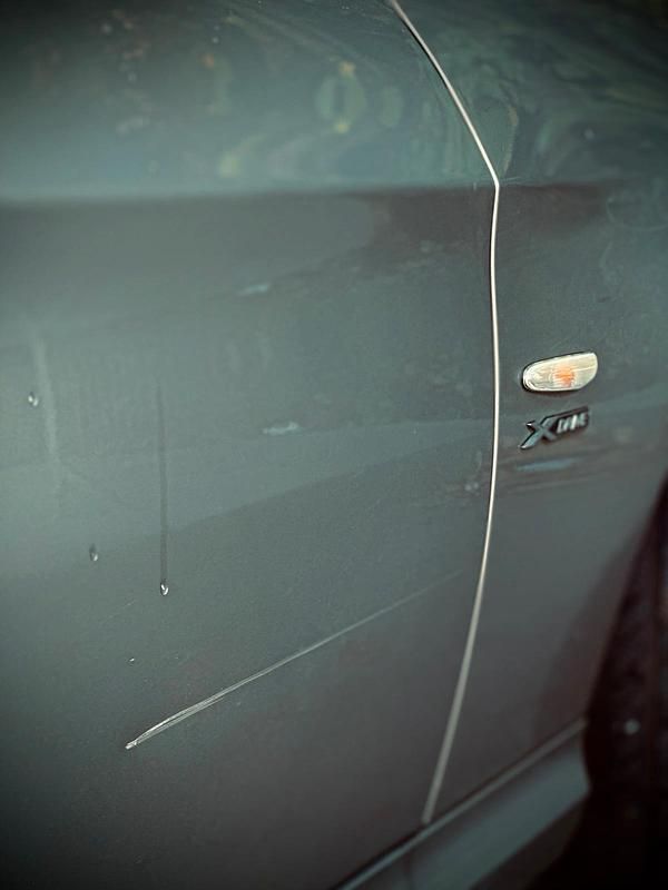 Gebraucht BMW 320 184 PS (135 kW) 2011 Gold Limousine