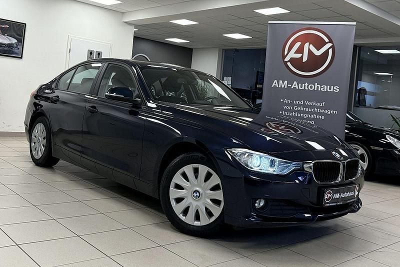 Blau Gebraucht 2013 BMW 316 Sport Line Limousine | 9.699 € (Superpreis) - Bild 1/4