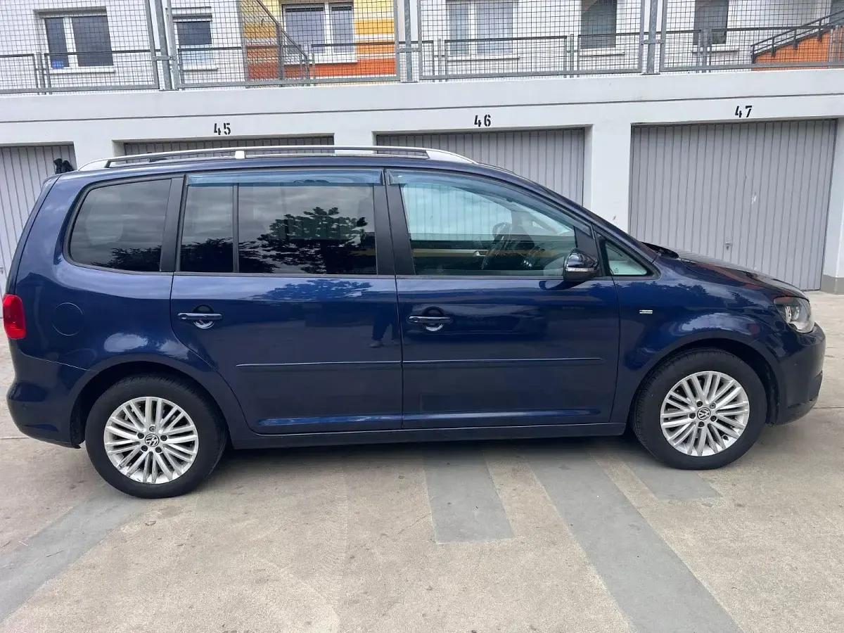 Gebraucht VW Touran Cup 140 PS (102 kW) 2014 Blau Van / Kleinbus