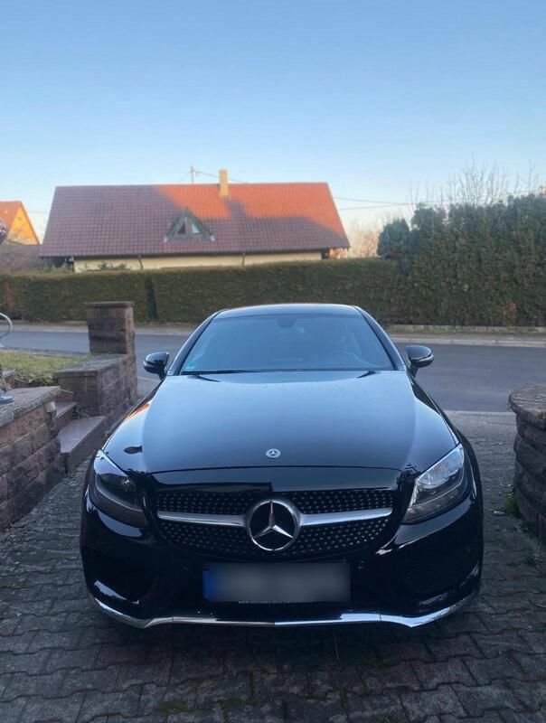Schwarz Gebraucht 2017 Mercedes C220 Coupé | 24.000 € - Bild 1/4