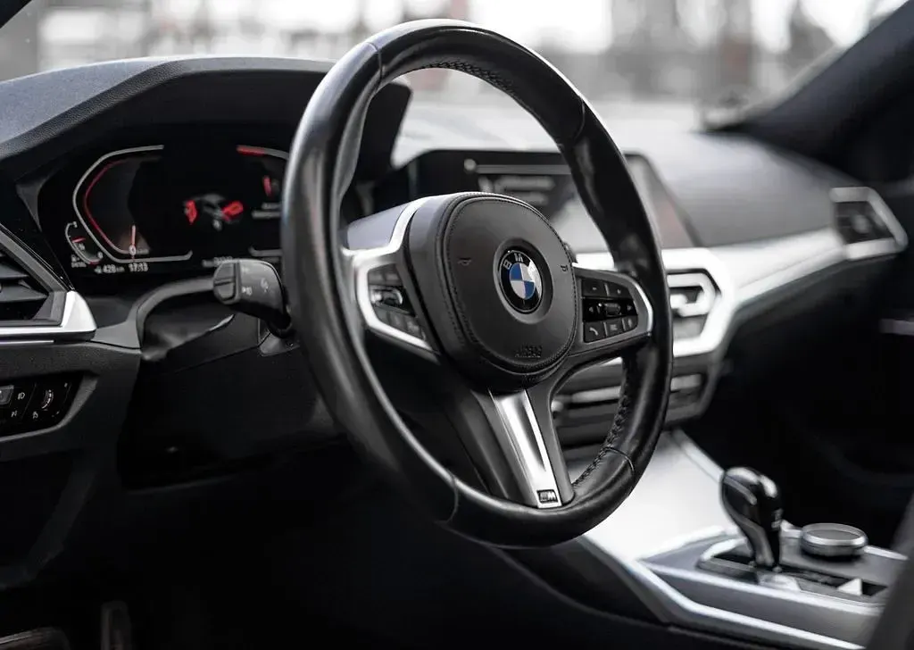 Gebraucht BMW 320 M Sport 190 PS (139 kW) 2022 Weiß Limousine