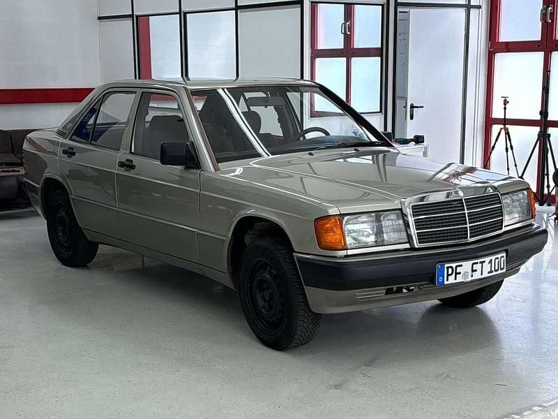 Silber Gebraucht 1991 Mercedes 190 Limousine | 8.000 € - Bild 1/2