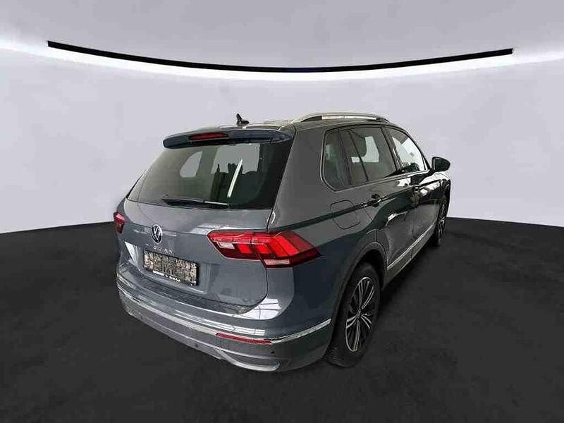 Gebraucht VW Tiguan Active 131 PS (96 kW) 2022 Delfingrau SUV