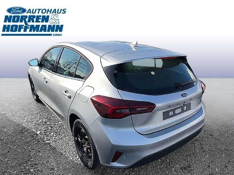 Gebraucht Ford Focus Titanium 125 PS (91 kW) 2024 Moondustsilver Limousine