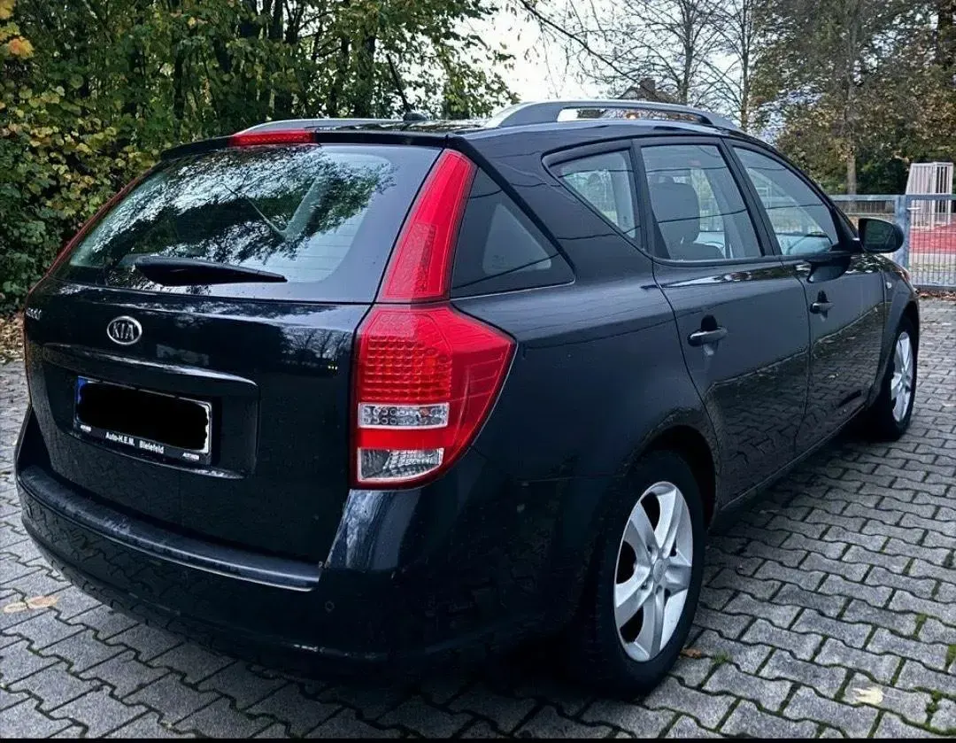 Gebraucht Kia Ceed 90 PS (66 kW) 2010 Schwarz Kleinwagen