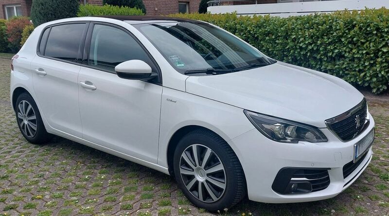 Weiß Gebraucht 2019 Peugeot 308 Style Limousine | 11.900 € (Fairer Preis) - Bild 1/4