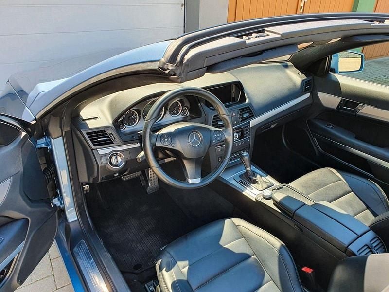 Gebraucht Mercedes E350 Avantgarde 292 PS (214 kW) 2011 Blau Cabrio