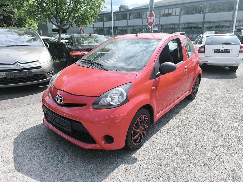Rot Gebraucht 2012 Toyota Aygo Kleinwagen | 1.990 € (Superpreis) - Bild 1/4
