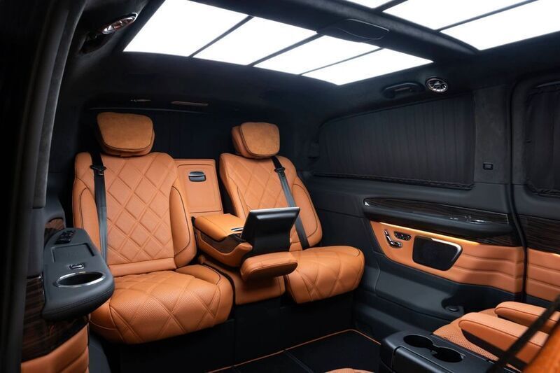 Schwarz Gebraucht 2024 Mercedes V300 Luxury Van / Kleinbus | 257.040 € - Bild 1/4