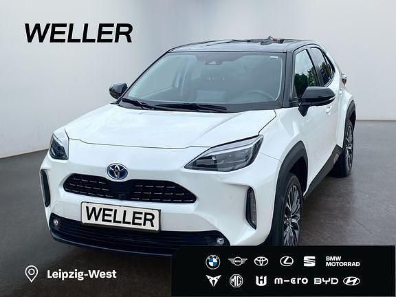 Platinweiss metallic, dach schwarz Gebraucht 2022 Toyota Yaris Hybrid Elegant | 27.790 € (Teuer) - Bild 1/4