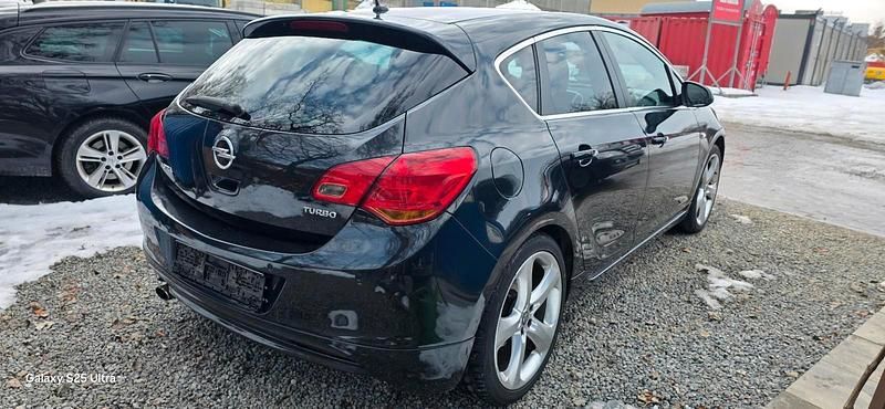 Gebraucht Opel Astra Design Edition 140 PS (102 kW) 2011 Braun Limousine