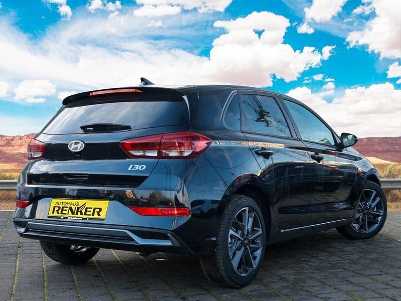 Gebraucht Hyundai i30 Advantage 101 PS (74 kW) 2024 Schwarz Limousine
