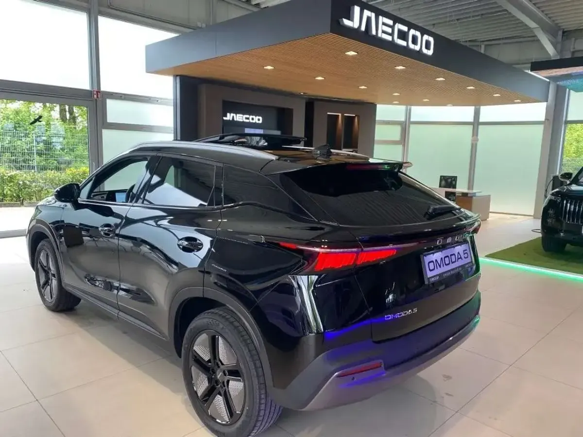 Neu Omoda 5 155 kW (211 PS) 2026 Carbon crystal metallic SUV