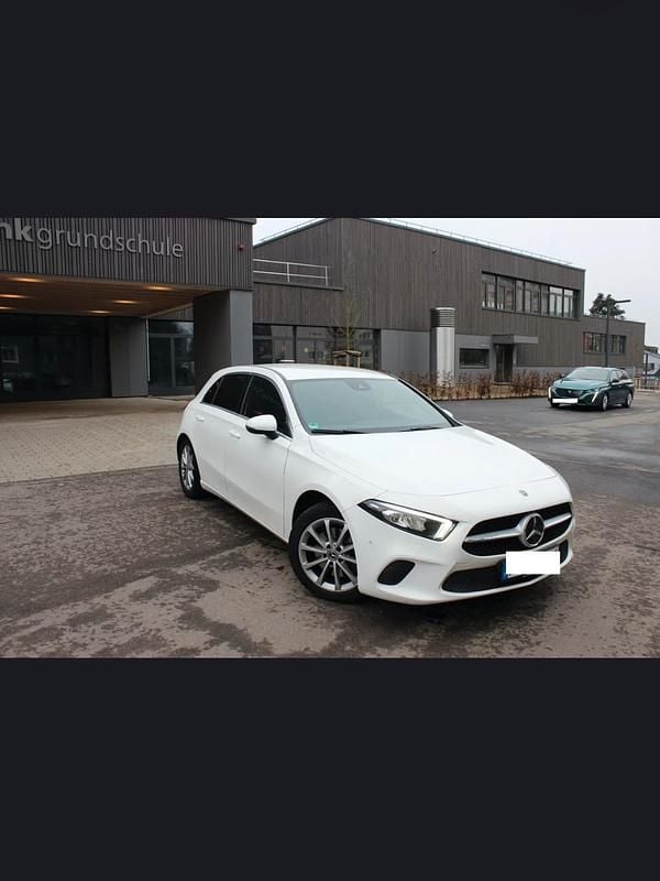 Weiß Gebraucht 2019 Mercedes A220 Limousine | 16.200 € (Superpreis) - Bild 1/4