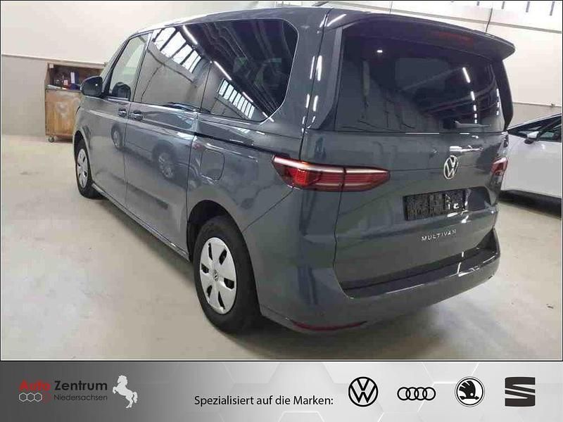 Gebraucht VW Multivan 136 PS (100 kW) 2023 Grau Van