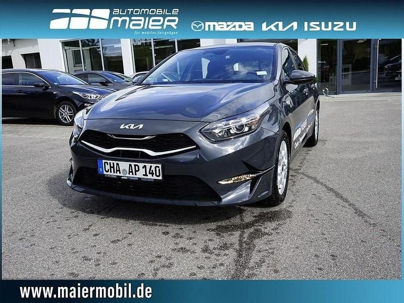 Grau Gebraucht 2024 Kia Ceed Vision Kleinwagen | 20.900 € (Guter Preis) - Bild 1/4