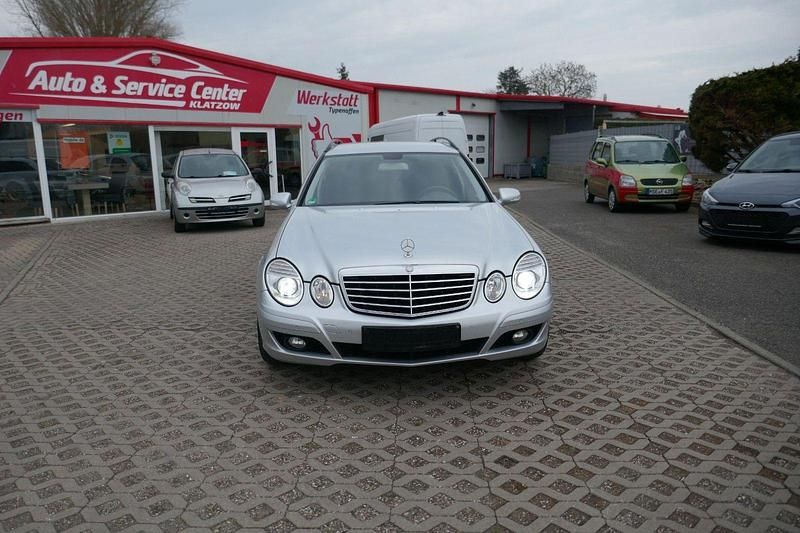 Gebraucht Mercedes E220 Classic 170 PS (125 kW) 2009 Silber Kombi