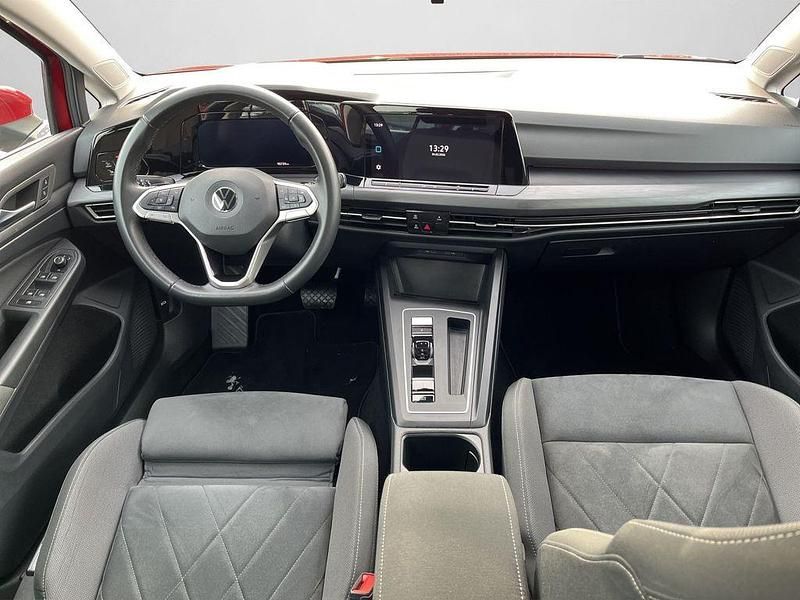 Gebraucht VW Golf VII Style 150 PS (110 kW) 2021 Kings red metallic (metallic) Limousine