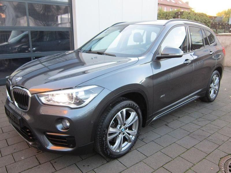 Mineralgrau Gebraucht 2017 BMW X1 Sport Line SUV | 19.850 € (Fairer Preis) - Bild 1/4