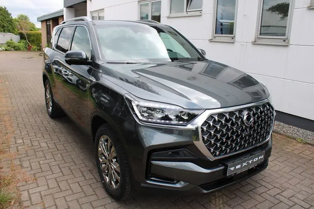 Neu KGM Rexton 203 PS (149 kW) 2026 Grau SUV
