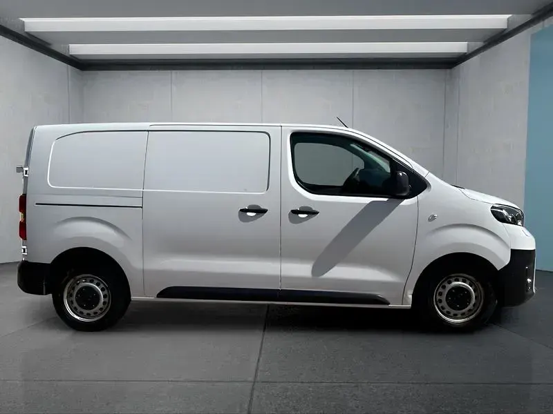 Gebraucht Toyota Proace 122 PS (89 kW) 2021 Weiß Van / Kleinbus