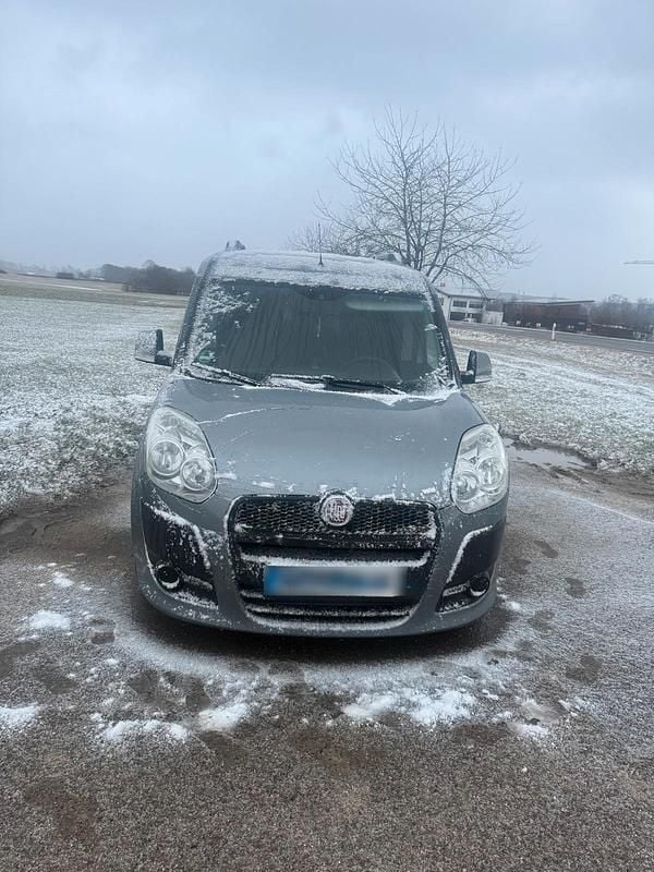 Gebraucht Fiat Doblò 105 PS (77 kW) 2011 Grau Van / Kleinbus