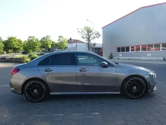 Gebraucht Mercedes A250 AMG line 224 PS (164 kW) 2021 Grau Limousine