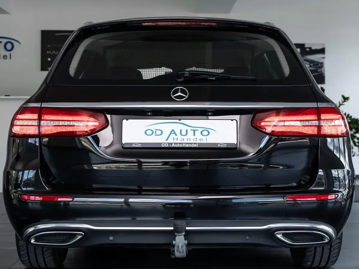 Gebraucht Mercedes E220 Avantgarde 194 PS (142 kW) 2017 Schwarz Limousine