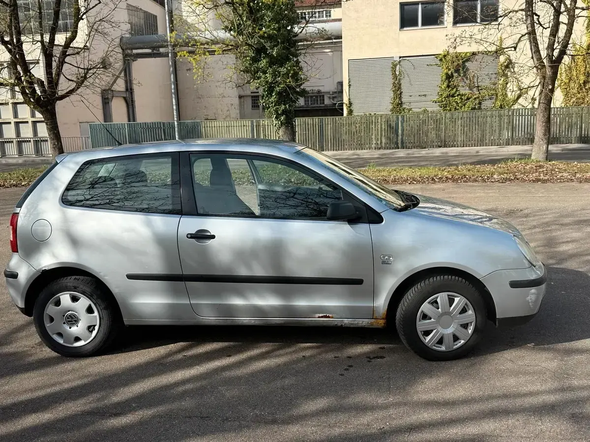Gebraucht VW Polo 64 PS (47 kW) 2004 Grau Kleinwagen